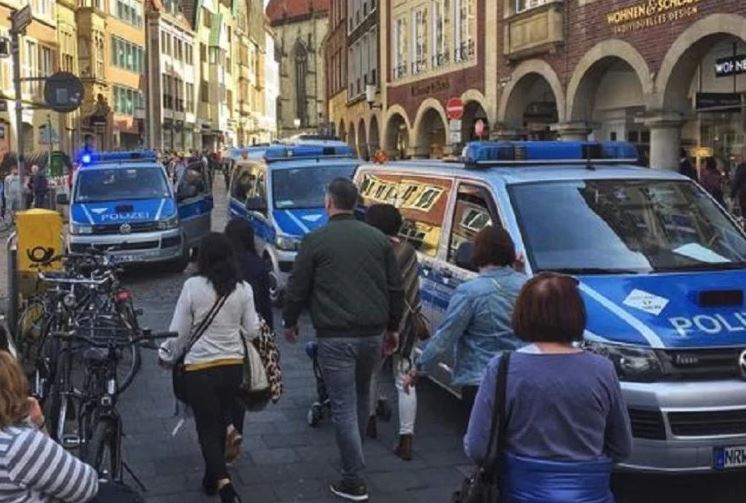 germany जर्मनी: शख्स ने फुटपाथ पर भीड़ पर चढ़ाई कार, 4 की मौत और 30 से ज्यादा घायल
