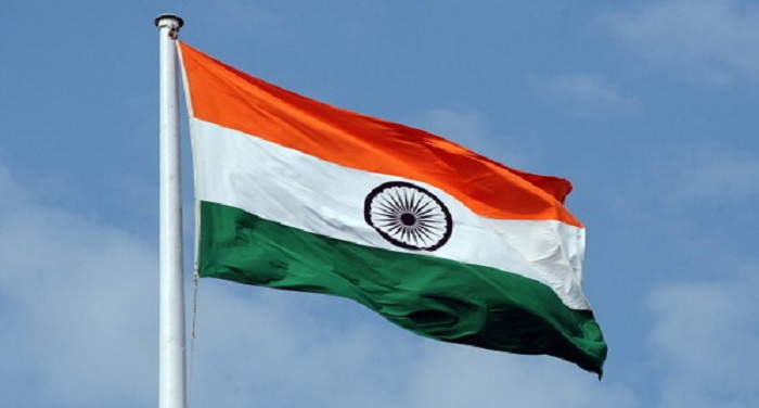 india flag 1 इतना प्रेम कि अनोखा तिरंगा बनाने के एवज में बेच दिया अपना घर, देखें फिर क्या हुआ