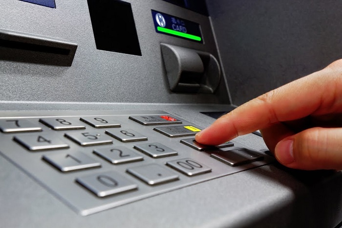 maxresdefault 2 दूसरे बैंक के ATM से पैसा निकालने पर देना होगा ज्यादा चार्ज! पढ़ें कब से लागू होगा यह नया नियम