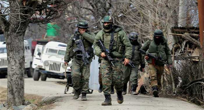 Army and Special Operation Group of JK Personnel 2 श्रीनगर में मुठभेड़ खत्म, सुरक्षाबलों ने तीन आंतकियों को किया ढेर