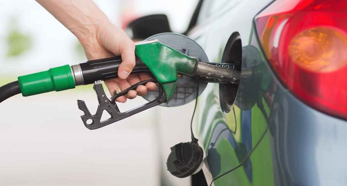 petrol बढ़ती महंगाई से मिली राहत, कम हुए पेट्रोल-डीजल के दाम, जानें आज के रेट