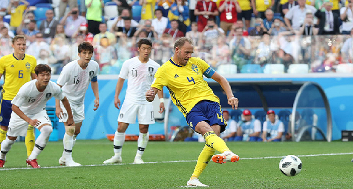 FIFA33 फीफा वर्ल्ड कपः पेनल्टी पर गोल कर स्वीडन ने दक्षिण कोरिया को 1-0 से हराया
