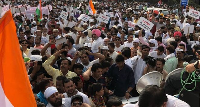 Untitled 209 आईएएस अधिकारियों के खिलाफ, दिल्ली की केजरीवाल सरकार का विरोध मार्च
