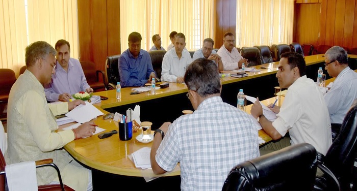cm rawat 2 4 सीएम रावत ने सचिवालय में आयोजित बैठक में दायित्वों के विभाजन से सम्बन्धित प्रकरणों की समीक्षा की गई