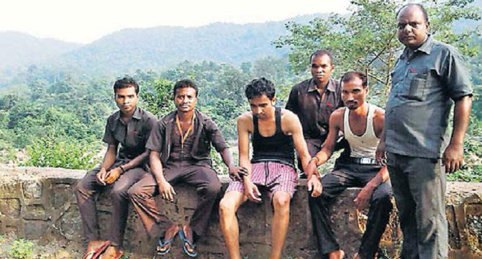 hundru झारखंडः पर्यटन कर्मियों की तत्परता से बची हुंडरू फॉल में डूब रहे दो छात्रों की जान  