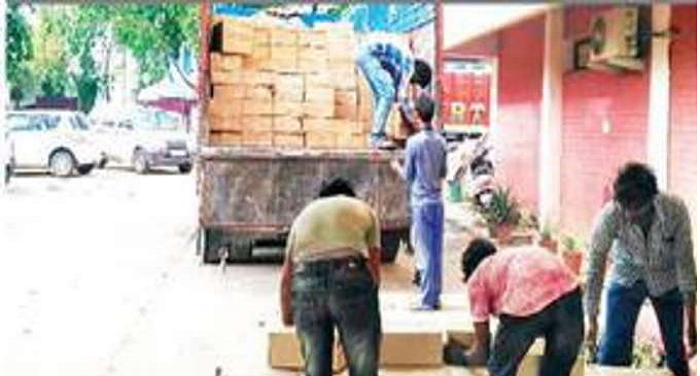 sarab हरियाणा से केएमपी एक्सप्रेस–वे से ले जाई जा रही थी शराब, पुलिस ने पकड़ा 1050 पेटी शराब से भरा ट्रक
