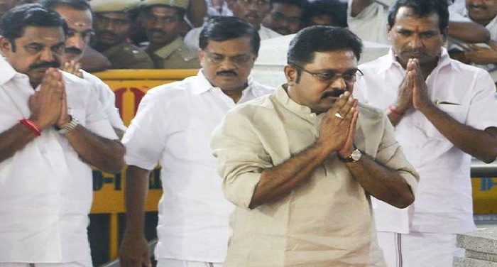 tamil nadu तमिलनाडु सरकार पर खतरा टला, 18 विधायकों की योग्यता पर जजों की एक राय नहीं बनी