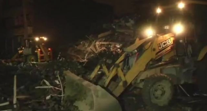 गाजियाबाद के खोड़ा में 5 मंजिला इमारत गिरी, राहत-बचाव कार्य जारी