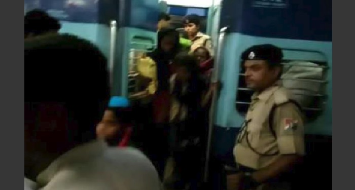 railway रेलवे पुलिस ने 26 नाबालिग लड़कियों को कराया आजाद, पुलिस ने किया दो आरोपियों को गिरफ्तार