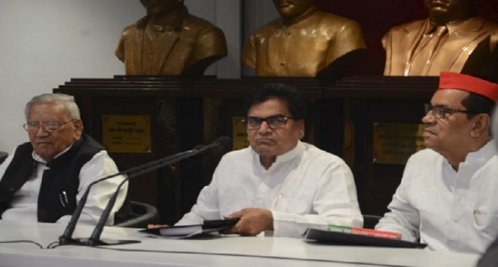 ramgopalyadav सपा की राष्ट्रीय कार्यकारिणी की बैठक में अखिलेश यादव को दिया गया दूसरे दलों से समझौते का अधिकार