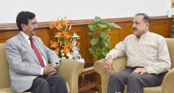 जम्‍मू कश्‍मीरः राज्‍यपाल के सलाहकार के.विजय कुमार ने केन्‍द्रीय मंत्री डाक्‍टर जितेन्‍द्र सिंह से मुलाकात की
