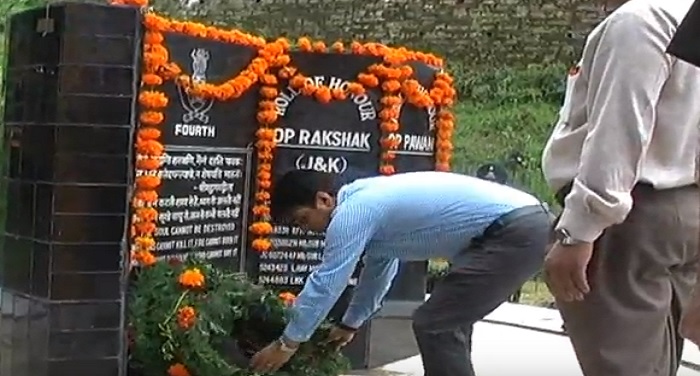शौर्य दिवस उत्तराखंडः अल्मोड़ा शहीद स्मारक में कारगिल शहीदों को श्रद्धांजली दी गयी