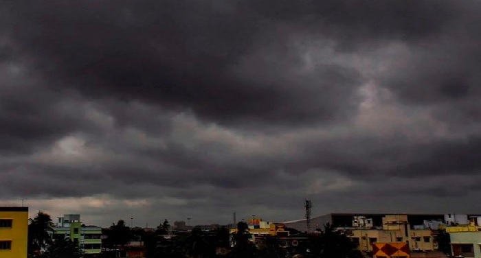 BARISH दिल्ली-NCR में बदला मौसम का मिजाज, तेज हवाओं के साथ हुई बारिश