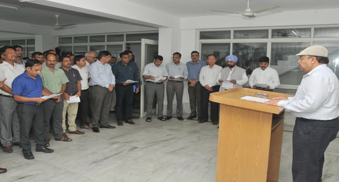 omprakash ओमप्रकाश ने सचिवालय के अधिकारियों, कर्मचारियों को सद्भावना दिवस की प्रतिज्ञा दिलाई