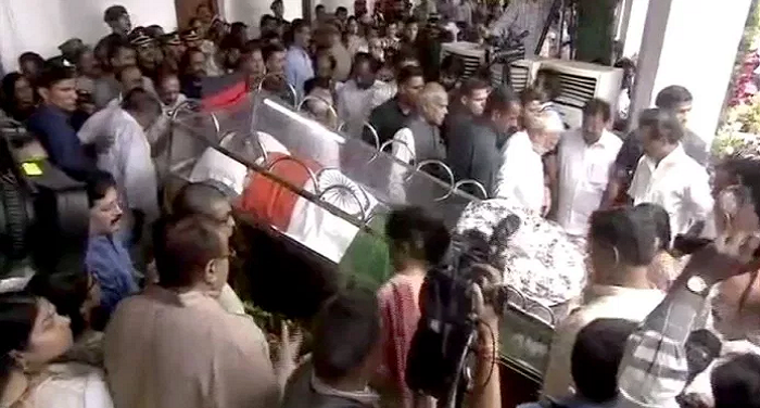 तमिलनाडुः राष्ट्रीय सम्मान के साथ किया गया एम.करुणानिधि का अंतिम संस्कार