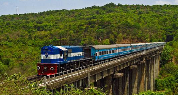 रेल लाइन पुल कोंकण रेलवे कोल्हापुर-वैभववाड़ी रेलमार्ग पर बनेंगे 10 नए स्टेशन   