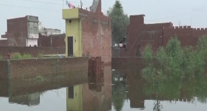 वोीग घाघरा और सरयू नदी का लगातार बढ़ रहा जलस्तर, कई गांवों में बाढ़ जैसे हालात