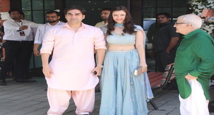 ar baz अर्पिता खान के घर बप्पा के स्वागत में अरबाज अपनी गर्लफ्रेंड जॉर्जिया एंड्रियानी के साथ नजर आएं