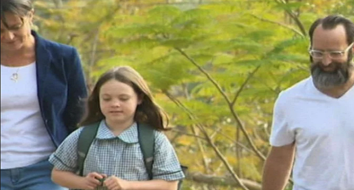 ऑस्ट्रेलिया में 9 साल की बच्ची के राष्ट्रगान पर खड़ा न होना पर नेताओं ने की स्कूल से निकालने की मांग