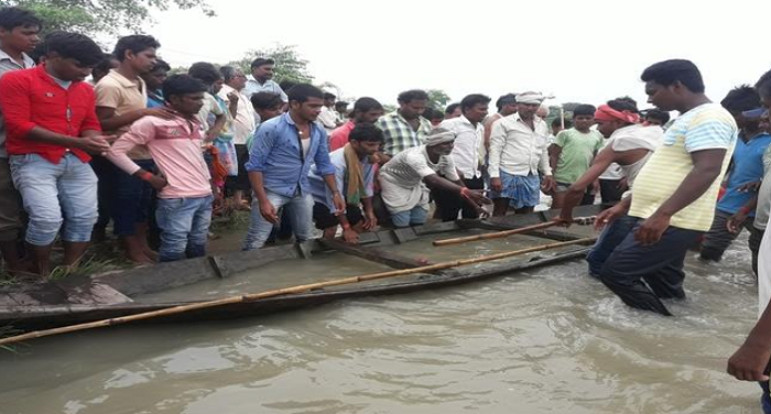 बिहार के बेगूसराय में बाढ़ से बुरा हाल,पलायन करने को मजबूर हुए लोग