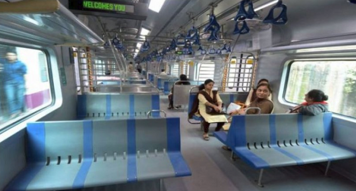 मुंबई की लोकल ट्रेन में महिला यात्री से छेड़छाड़,पीड़िता का आरोप किसी ने नहीं की मदद