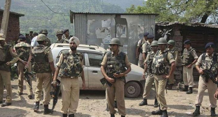 जम्मू कश्मीर: शोपियां से 4 पुलिसवालों को आतंकियों ने किया अगवा,सर्च ऑपरेशन जारी