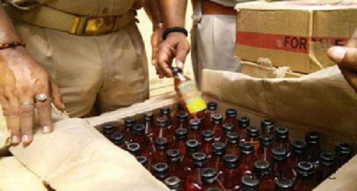 अवैध शराब उत्तर प्रदेशः पुलिस की ताबड़तोड़ छापामार कार्यवाही से शराब माफियाओं के छूटे छक्के