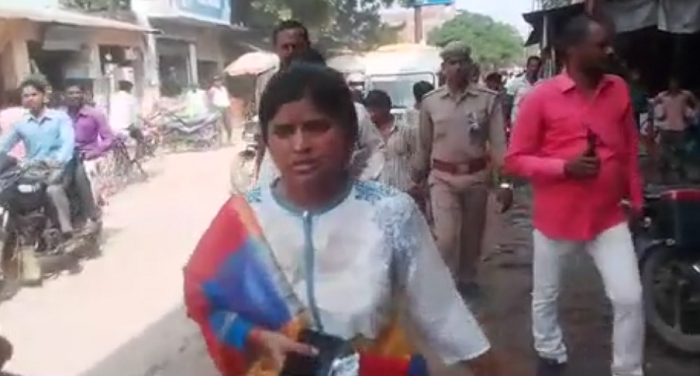 फतेहपुरः कड़े रुख के साथ सड़कों में निकली मोहिनी केशरवानी ने स्वच्छता का जायजा लिया
