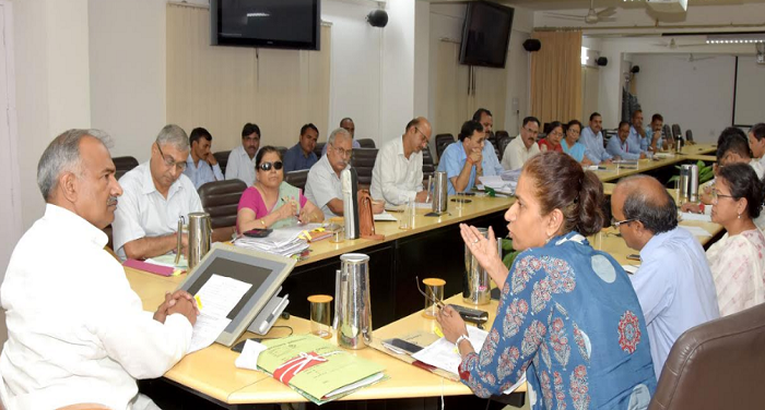 शिक्षा विभाग की बैठक उत्तराखंडः शिक्षा मंत्री अरविन्द पाण्डेय ने सचिवालय में शिक्षा विभाग की समीक्षा बैठक ली
