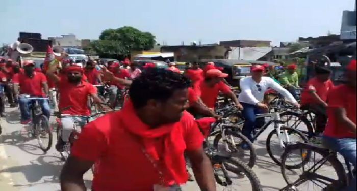 उत्तर प्रदेशः सपा की साइकिल रैली पहुंची मैनपुरी,सांसद तेजप्रताप यादव व सदर विधायक ने किया स्वागत