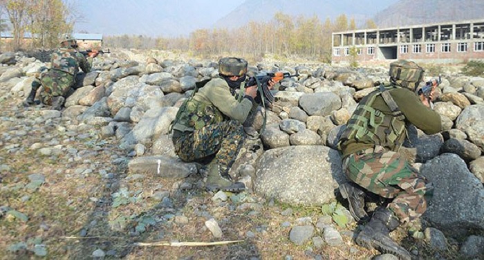 atanki दक्षिण कश्‍मीर स्थित पुलवामा जिले के त्राल सेक्‍टर में सुरक्षाबलों ने दो आतंकियों को मार गिराया