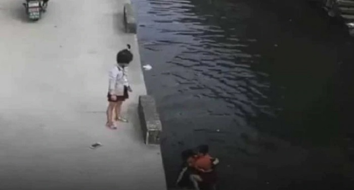 chaina वायरल वीडियो: चीन में एक फूड डिलिवरी ड्राइवर की बहादुरी से बची छह साल की बच्ची की जान