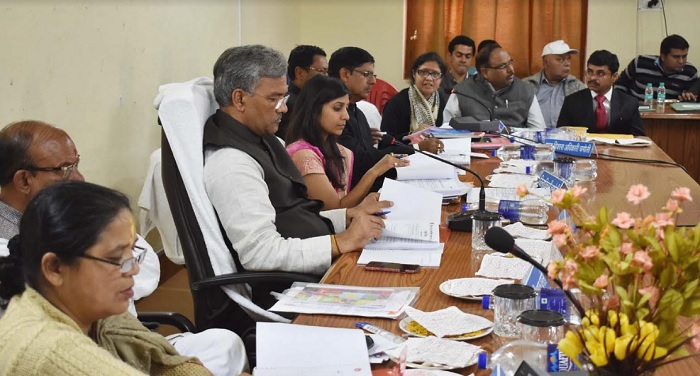 cm rawat 14 सीएम रावत ने ब्लॉक स्तरीय अधिकारियों के साथ विभिन्न विकास योजनाओं की समीक्षा बैठक की
