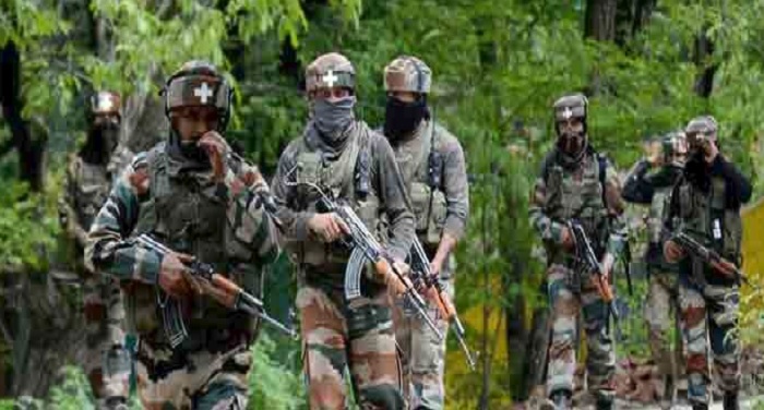 jk जम्मू-कश्मीर में सुरक्षा बलों की ताबड़तोड़ कार्रवाई से बौखलाए आतंकी, सेना के कैंप को बनाया निशाना