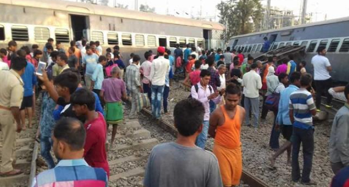 रायबरेली में हुआ बड़ा ट्रेन हादसा,फरक्का एक्सप्रेस की 8 बोगियां पटरी से उतरी, 6 की मौत, 35 घायल