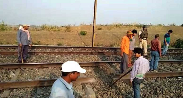 बिहार: मुजफ्फरपुर-हाजीपुर रेलखंड पर नक्सलियों ने विस्फोट कर उड़ाया रेल पटरी