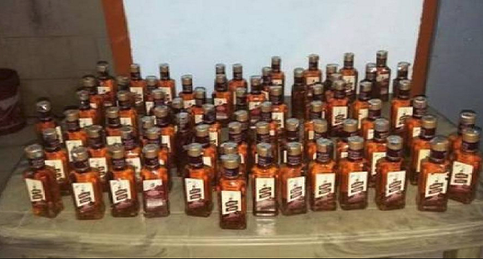 बिहार: गोपालगंज में शराब बेचते हुए थानेदार समेत 4 गिरफ्तार