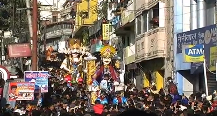 अल्मोड़ाः धूम-धाम से मनाया गया विजयादशमी का पर्व,विदेशी पर्यटक बने  इस महोत्सव के गवाह 