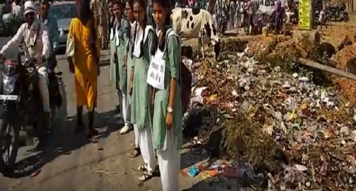 उप्रः फतेहपुर में स्वच्छता अभियान की सोशल मीडिया ने खोली पोल