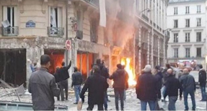 paris पेरिस में एक इमारत में शक्तिशाली विस्फोट में 2 दमकल कर्मी और स्पेन की एक महिला की मौत