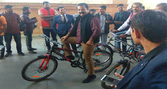 राजस्थान के मंत्री साइकिल से पहुंचे विधानसभा राजस्थानःपरिवहन मंत्री साइकिल से पहुंचे विधानसभा, पर्यावरण संरक्षण का दिया संदेश