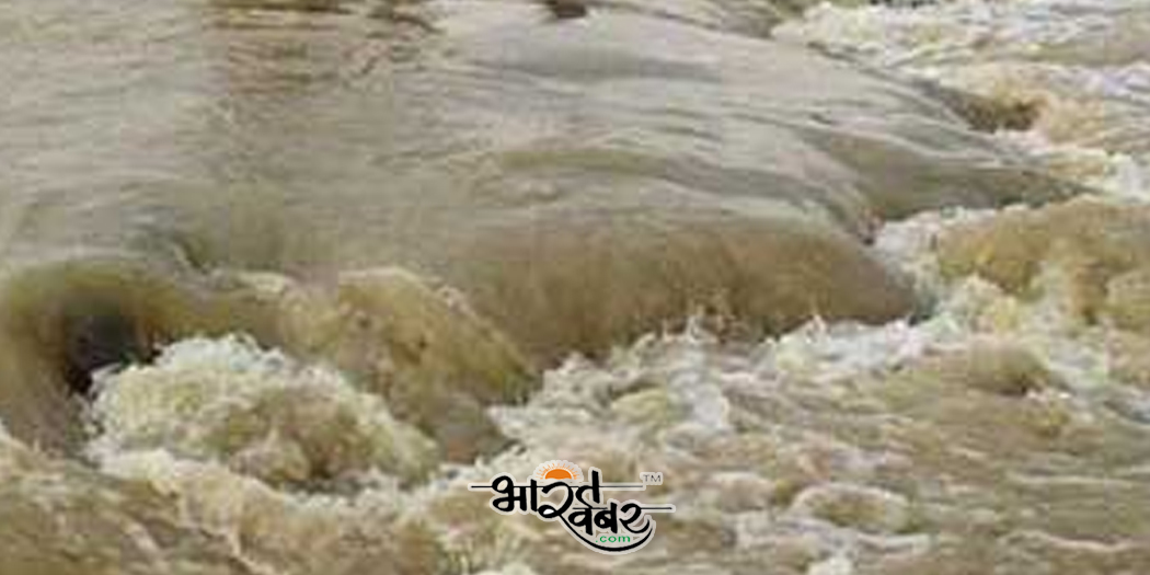 flood in uttarakhand बादल फटने से नदियों में आया उफान, मौत के साथ घायल होने की खबरों का आना शुरू
