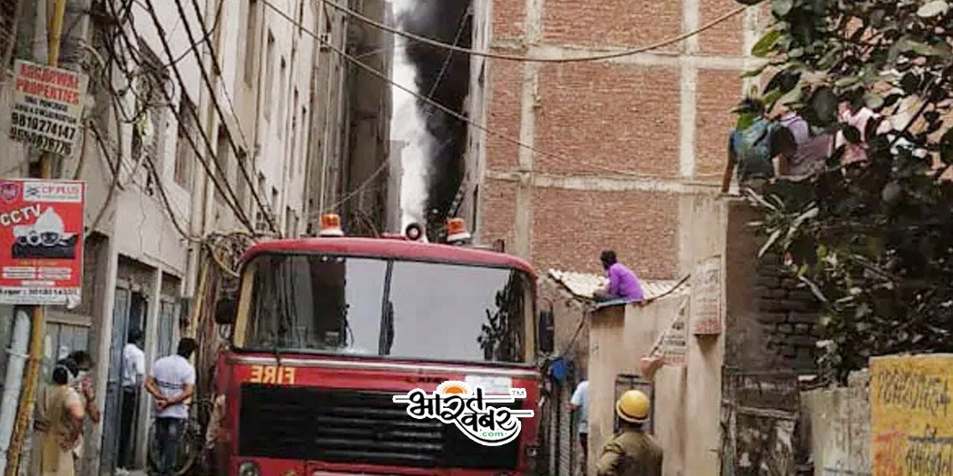 Fire in rubber factory रबर कम्पनी में भीषण आग, तीन की जलकर हुई मौत, राहत कार्य जारी