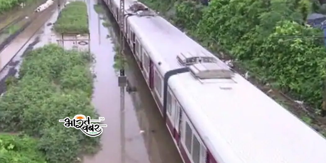 महालक्ष्मी एक्सप्रेस पर सवार सात सौ यात्री बाढ़ में फंसे, बचाव में जुटी NDRF