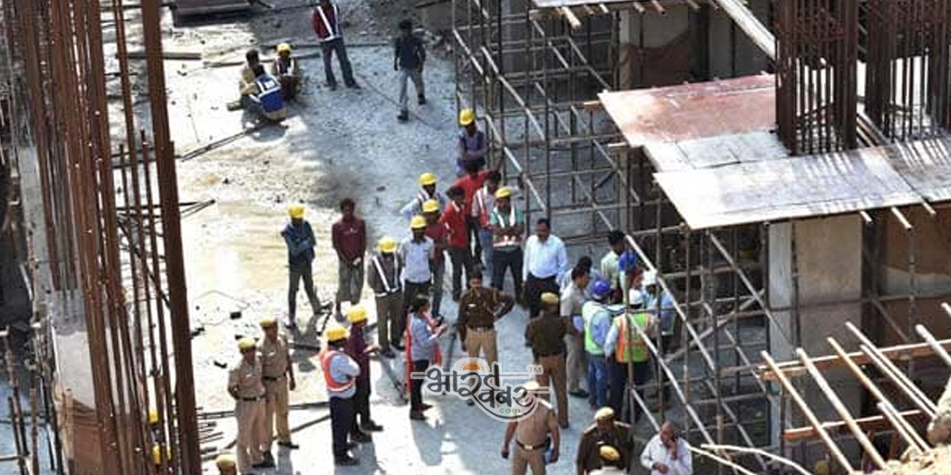 lift gira डीडीए भवन निर्माण के दौरान नरेला में सामग्री ले जा रही लिफ्ट गिरी, 12 घायल
