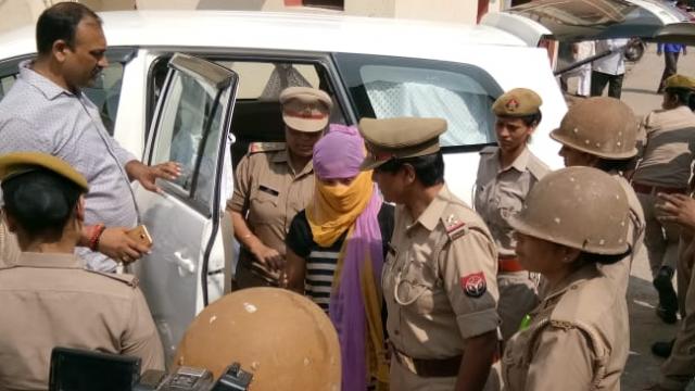 swami chinmayanand case sit arrest student accused जाने स्वामी चिन्मयानंद पर आरोप लगाने वाली छात्रा की सच्चाई, क्यों लगाए थे स्वामी पर आरोप