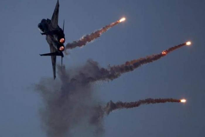 israel air strike अमेरिकी फाइटर जेट ने सीरिया के युद्ध सामग्री रखने वाले बंकर को किया एयरस्‍ट्राइक से बर्बाद