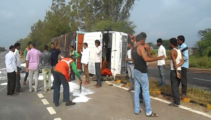 rajisthan राजस्थान हाईवे पर बस और ट्रक की भिड़ंत में 11 लोगों की मौत, 25 घायल
