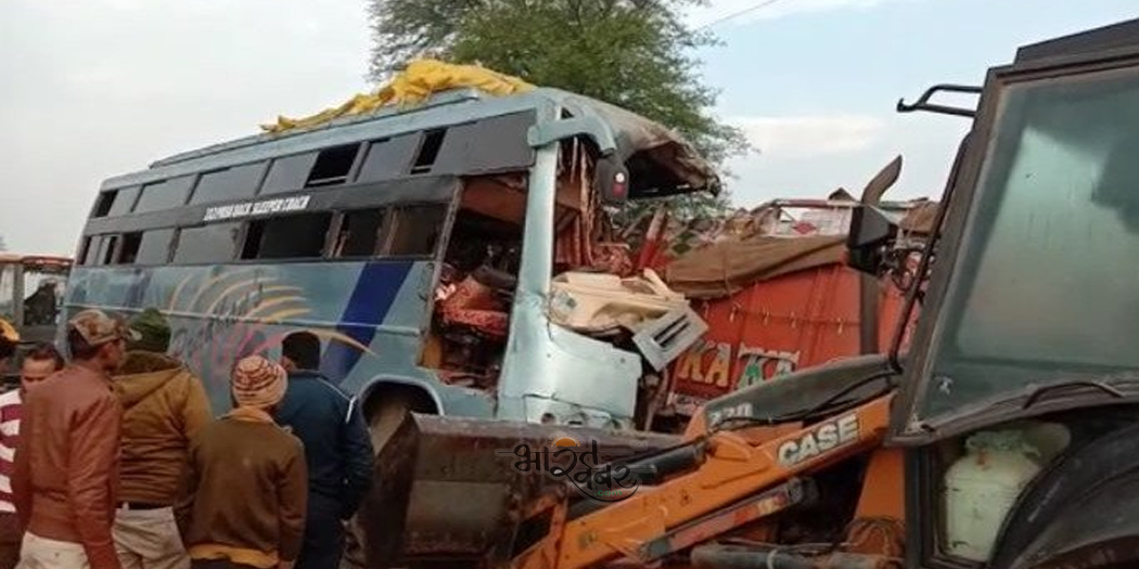 accident मध्यप्रदेश के रीवा में बस-ट्रक की टक्कर से 10 की मौत, 30 घायल