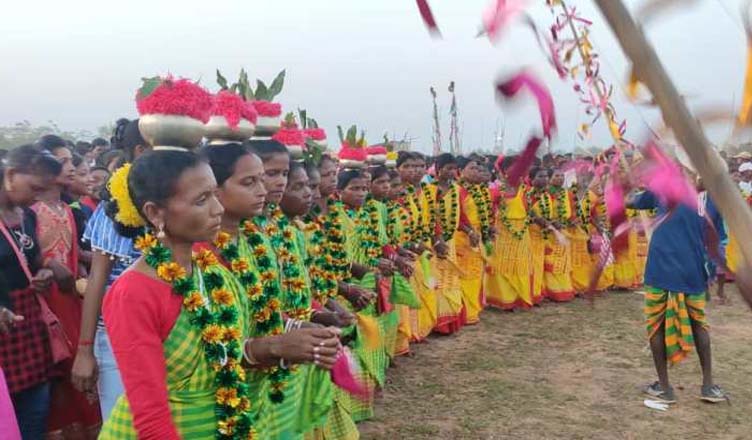 adivasi dance आदिवासी नृत्य उत्सव में भाग लेने के लिए छह देश, 23 राज्य होंगे शामिल